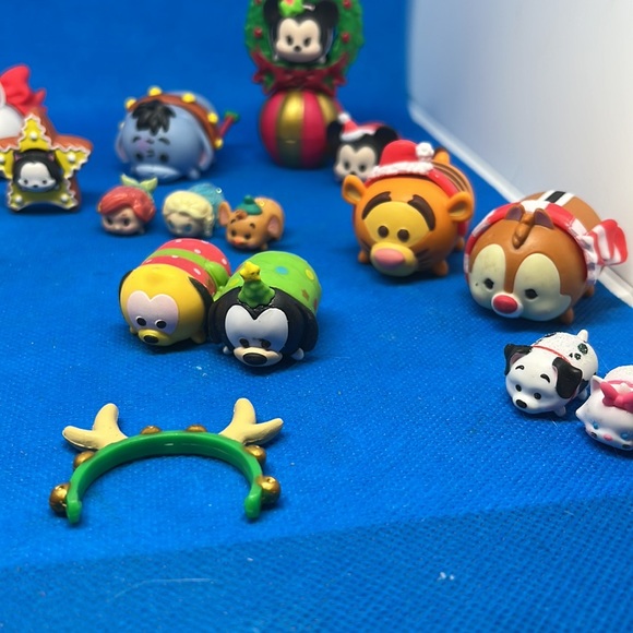 Lot of Disney Tsum Tsum Holiday Figures and Accessories GUC - Picture 5 of 5